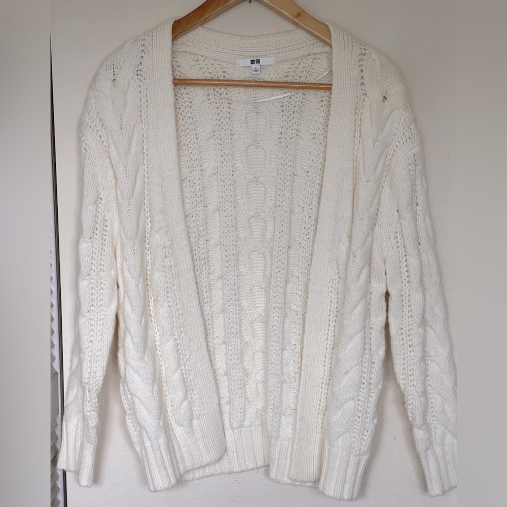 UNIQLO KNIT CHUNKY WHITE CARDIGAN